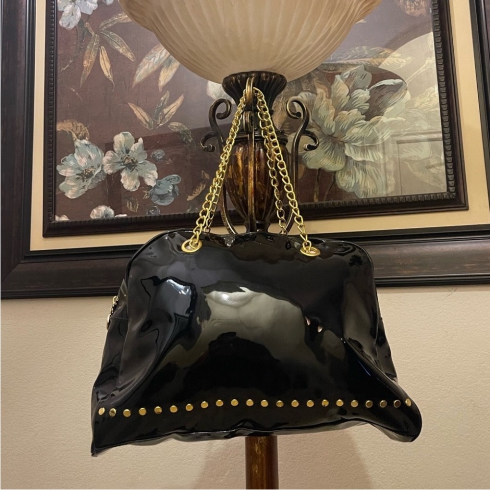 Elegant Nicki Minaj Black Patent Leather Bag with Gold Accents - Picture 6 of 15